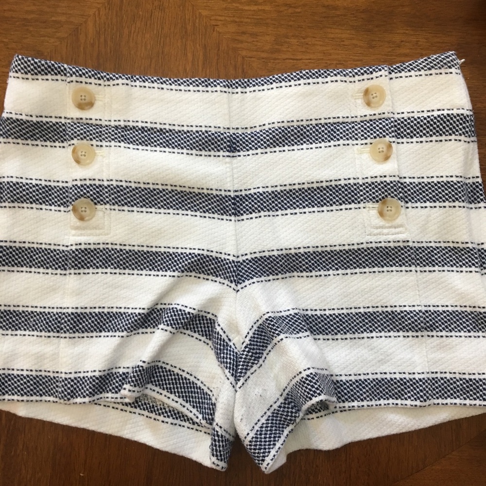 Loft shorts size 6, navy and white.